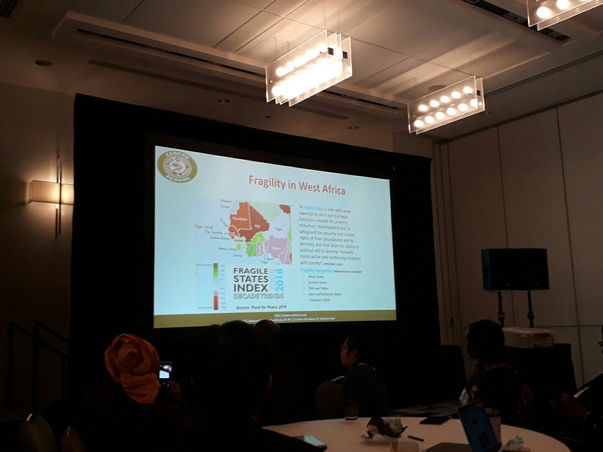 johnson_ermel's tweet photo. @IssiakaSombie presenting @OoasWaho experience in terms of sustainability of fragility in #ECOWAS region https://t.co/P6BDgikVW2