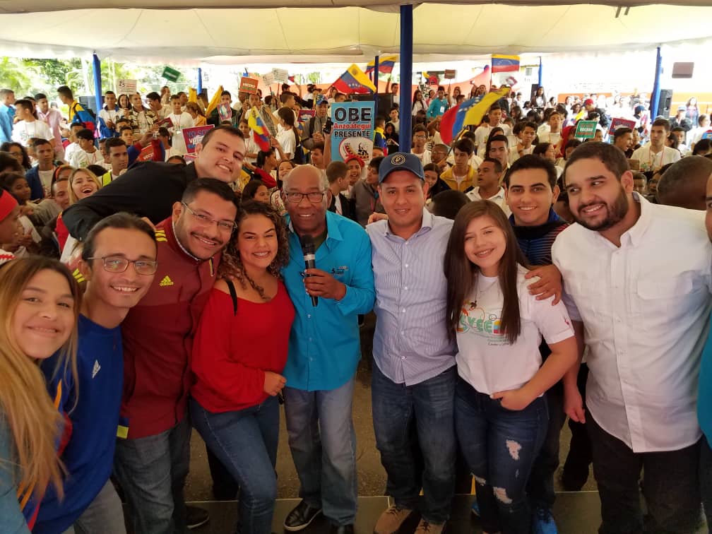 Min. @psuvaristobulo desde el #VCongresoFEVEEM: "No podemos tener la educación para preparar mano de obra barata, ni para que los capitalistas exploten a nuestro pueblo"

#AhorraAguinaldosEnPetroYOro <a href="/NicolasMaduro/">Nicolás Maduro</a>
