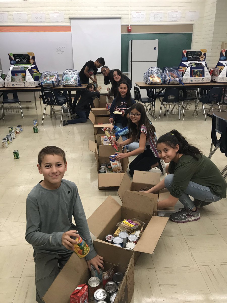 slrivera008's tweet photo. Rivera’s 5th Grade Student Council lead a schoolwide food drive to support our very own families. Rivera has heart! https://t.co/Gt64o0rnCK