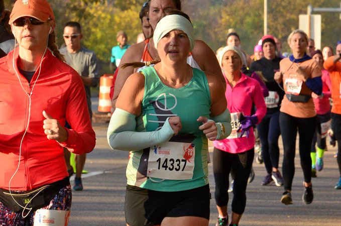 oiselle's tweet photo. "In 2011, I got really sick, my gastrointestinal system stopped working normally and anytime I ate or drank anything I would vomit... This IV nutrition is called total parenteral nutrition (TPN)." #FierceFlyer - @et_runhome on TPN and big adventures: https://t.co/lFAOXI8NUk https://t.co/j71TDb36Ko