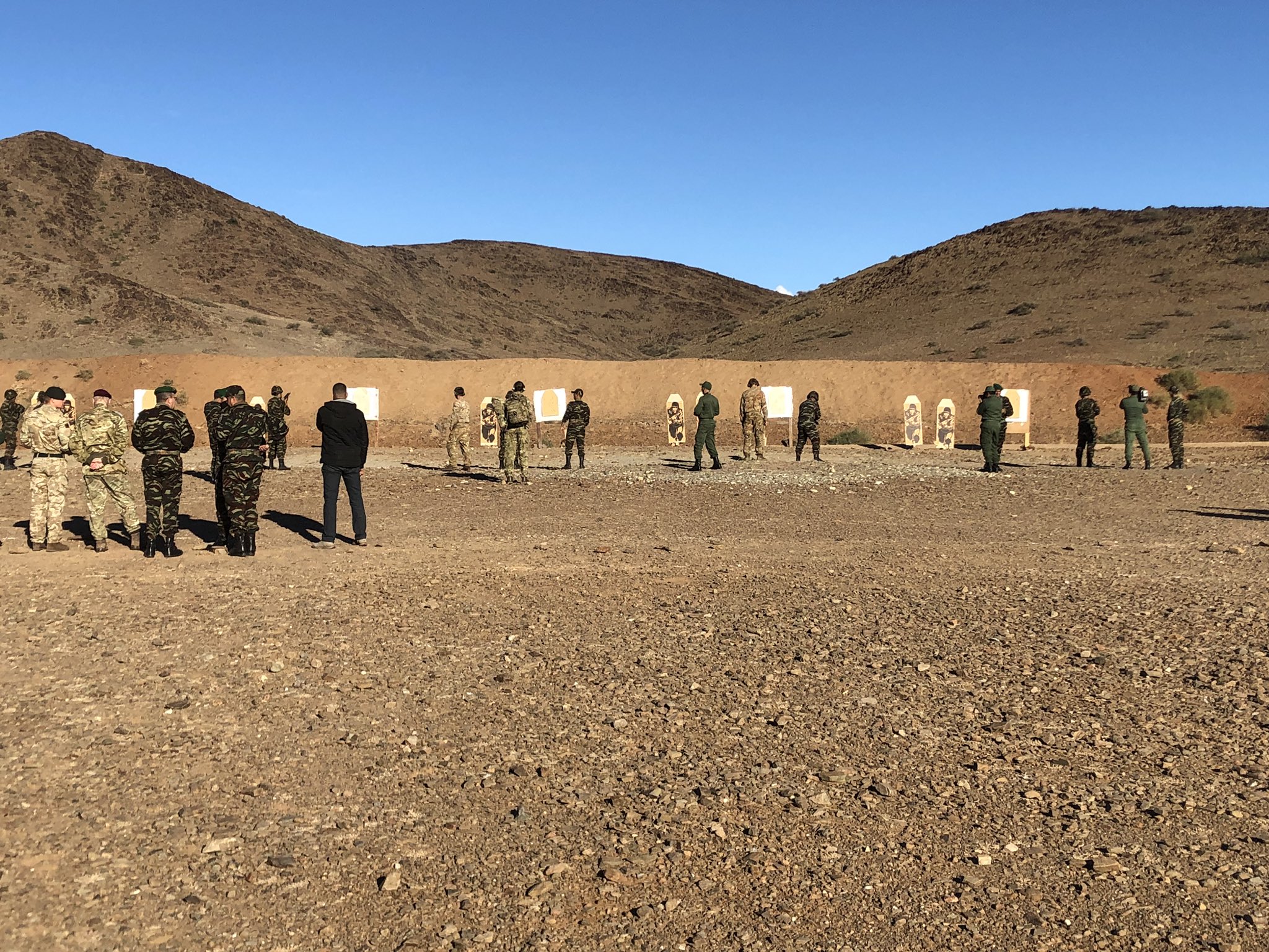 Exercice Jebel Sahara 2018 DsYq29CXgAIgJRz