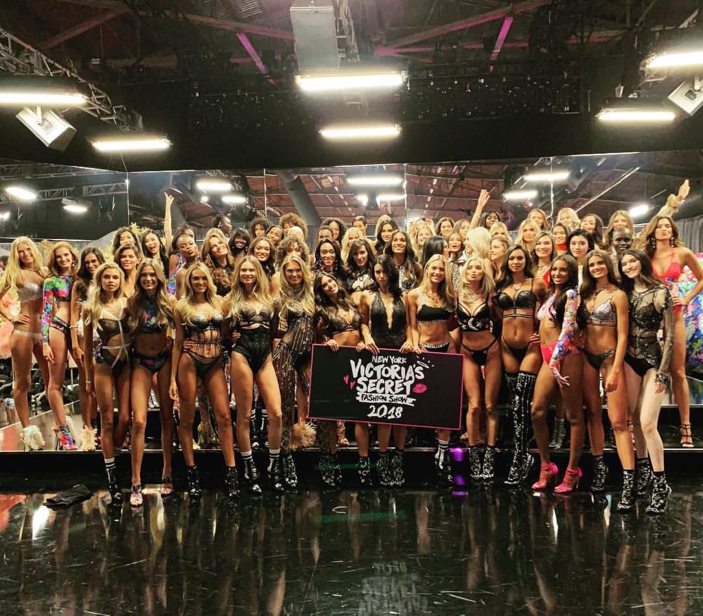 vs__poland's tweet photo. Zdjęcie modelek i artystów po Fashion Show! https://t.co/vk5ObxRGZj
