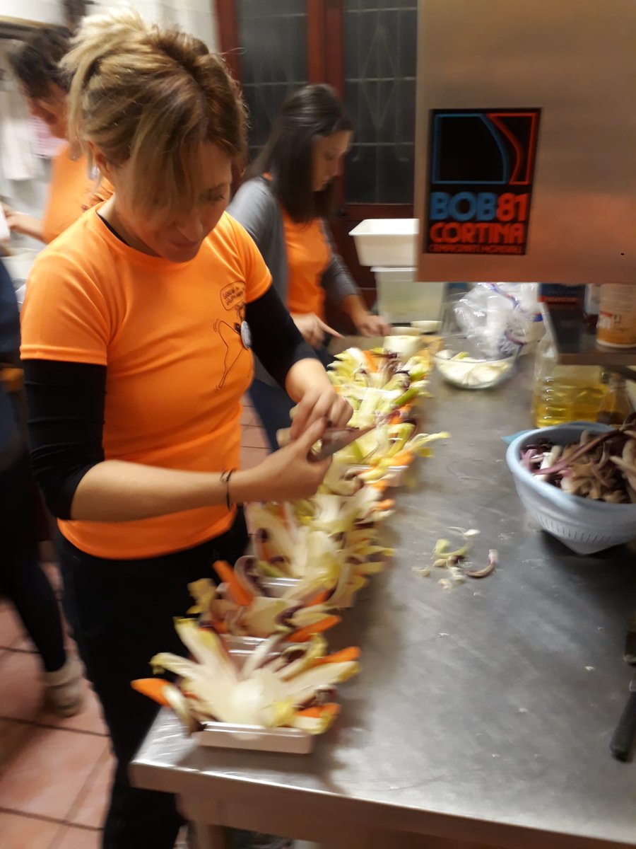 GruppoMafalda's tweet photo. Splendida serata quella di sabato! Dove, grazie alla vostra partecipazione abbiamo raccolto ben 2.500€, che andranno interamente devoluti al #ProgettoScuola di #Uganda e #Belluno. Non c'è gioia più grande per noi di poter contribuire ad una causa così importante! #Scuola #Grazie https://t.co/eWmo4k8HsC