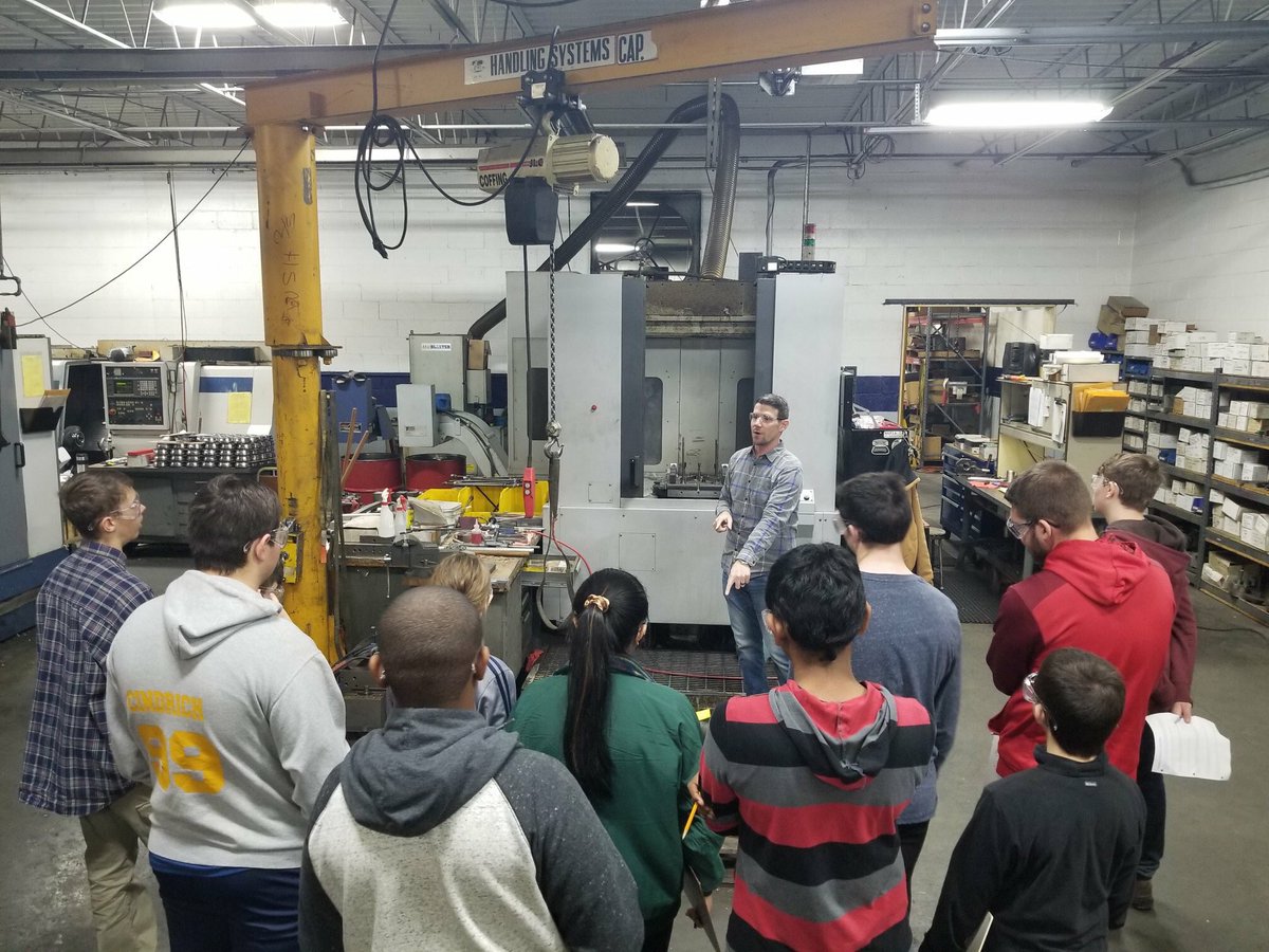 BotsIQSWPA's tweet photo. #BotsIQ welcomes Carlynton High School as a new school this year! The team recently visited their industry advisor, @JennisonMFG, for a tour. #TeamSpotlight https://t.co/tcBTu9XCbD
