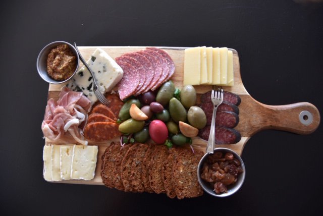 DoubleTreeVic's tweet image. Order a delicious Charcuterie Plate for your arrival at the DoubleTree Victoria! This amenity includes a selection of cured meats, local cheese, crackers, and pickles. #DoubleTreeVictoria #hotelperk #charcuterie