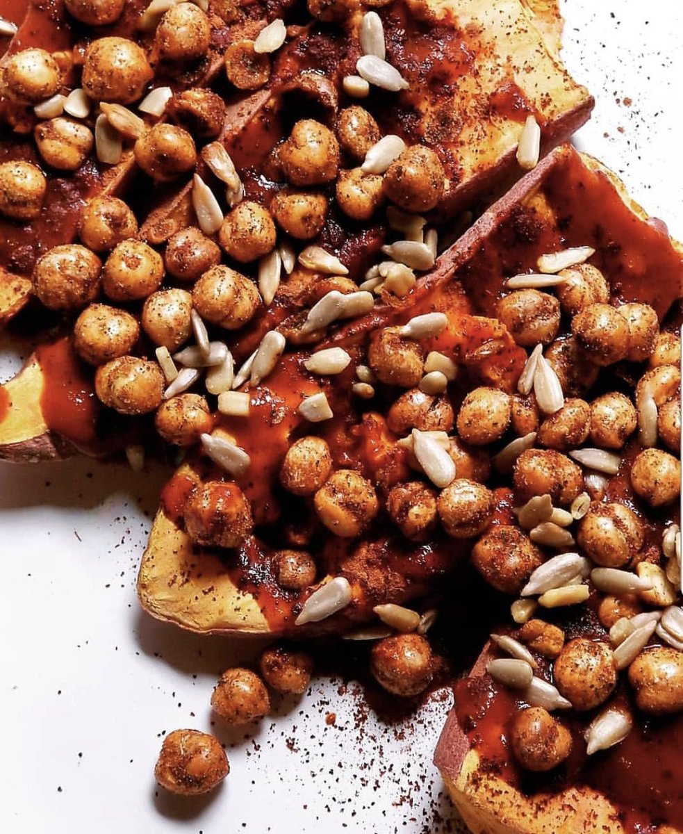 SkyValleyFood's tweet photo. #meatlessmonday Just in time for #thanksgiving check out these scrumptious sweet potato boats by IG User: @rosegingertx featuring our sauce! Head over to their page for the full recipe! https://t.co/OHIjGXDjIi