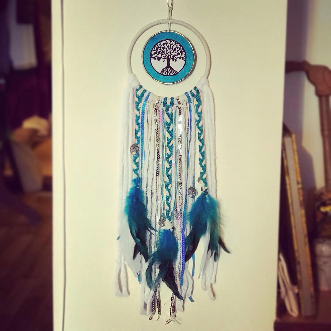 MissSynch's tweet photo. Winter Wonderland Art ❄️🦋💙 if you would like to commission a canvas, dreamcatcher or Runes, email misssynchronicity@gmail.com 
#dreamcatcher #wallhanging #treeoflife #art #diy #crafts #winterwonderland #blue #blueart #spiritualart #zenart #xmasgift #treeart #winterart https://t.co/UkNxyX9BH1
