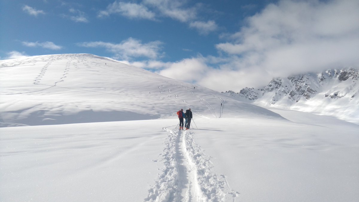 MontanariLife's tweet photo. #snowtime Check out our latest post on #Skitouring #skimountaineering #scialpinismo - Understanding the difficulty scale used to rate ski tours in Italy https://t.co/YzKybV5fcE #theseasonbegins https://t.co/zw249HPsiE