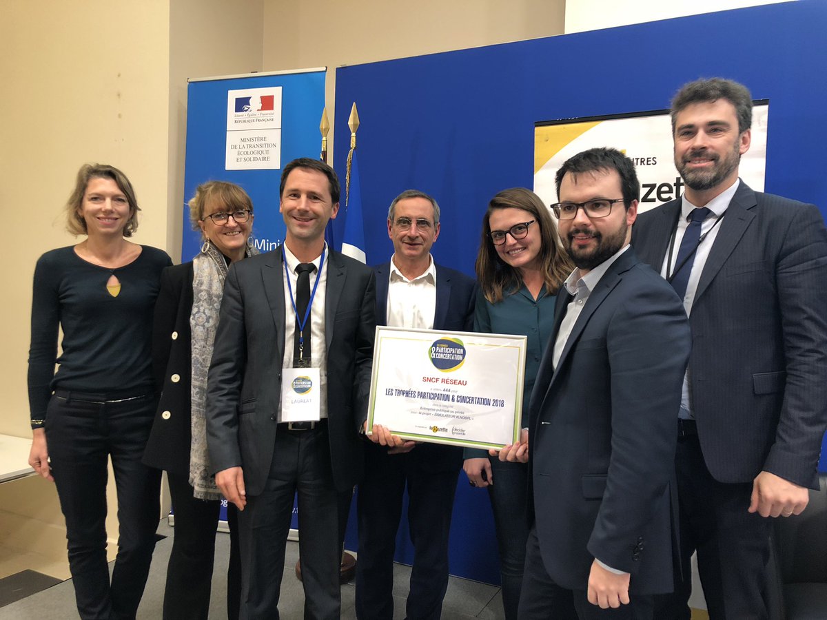 SNCFReseau's tweet photo. Organisés par @deciderensemble et @Lagazettefr, les Trophées de la participation et de la concertation 2018 #TPC18 viennent de récompenser @SNCFReseau pour son simulateur de scénarios d’aménagement ferroviaire

Cet outil est une 1ère pour la concertation sur un projet ferroviaire https://t.co/MACGIFvxcu