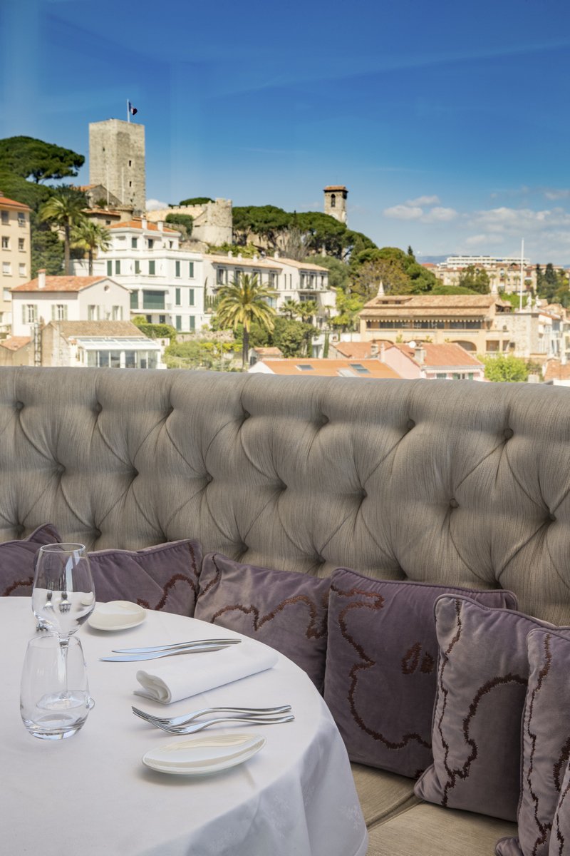 VisitCotedazur's tweet photo. #HappySpaWeek, c'est aussi au @Radissonblu1835 à #Cannes du 19 au 25 novembre ! 2 nuits pour 2 pers. avec un traitement VIP en chambre + 1 soin visage Découverte "Valmont" + 1 enveloppement Corps aux @Thermesmarins06 à partir de 600€ ! ➡ https://t.co/9UFpUqaSbz #CotedAzurFrance https://t.co/DA984mz64h