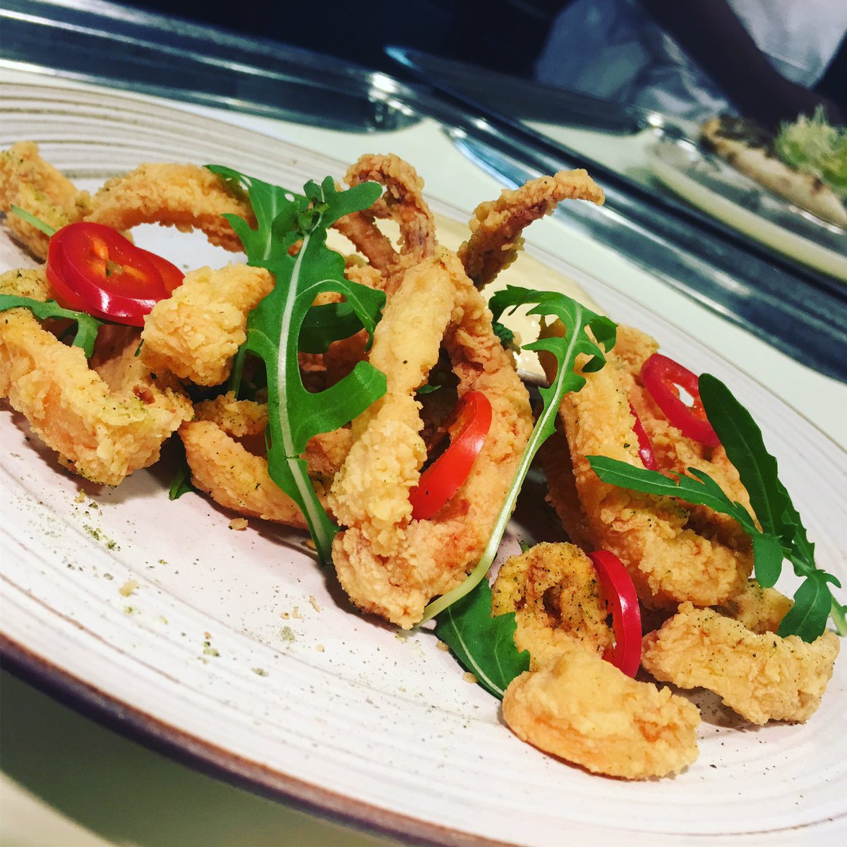 MarketOfficiel's tweet photo. @jeangeorges Start Your Meal With A Crispy Calamari, Basil Salt And Pepper, Sweet Chili Dipping Sauce. So Tasty ! #crispy #calamari #basil #salt #sweetchili https://t.co/M5hmWGkzAB