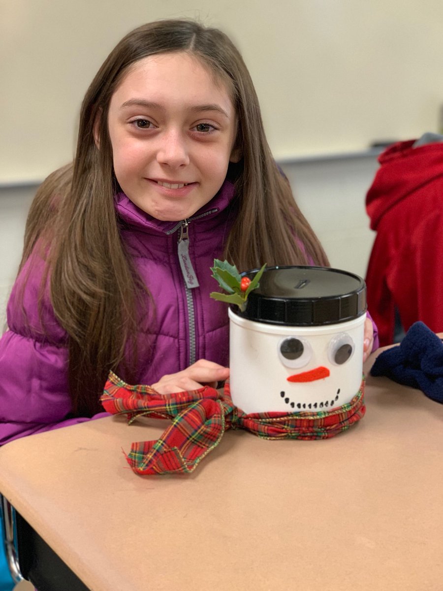 5th grade students are participating in the Piggy Bank project today at our November 4-H meeting. We are thankful for 4-H! #makingeverydaycount #DCshines <a href="/TweetMeCES/">Charlotte Elementary School</a>