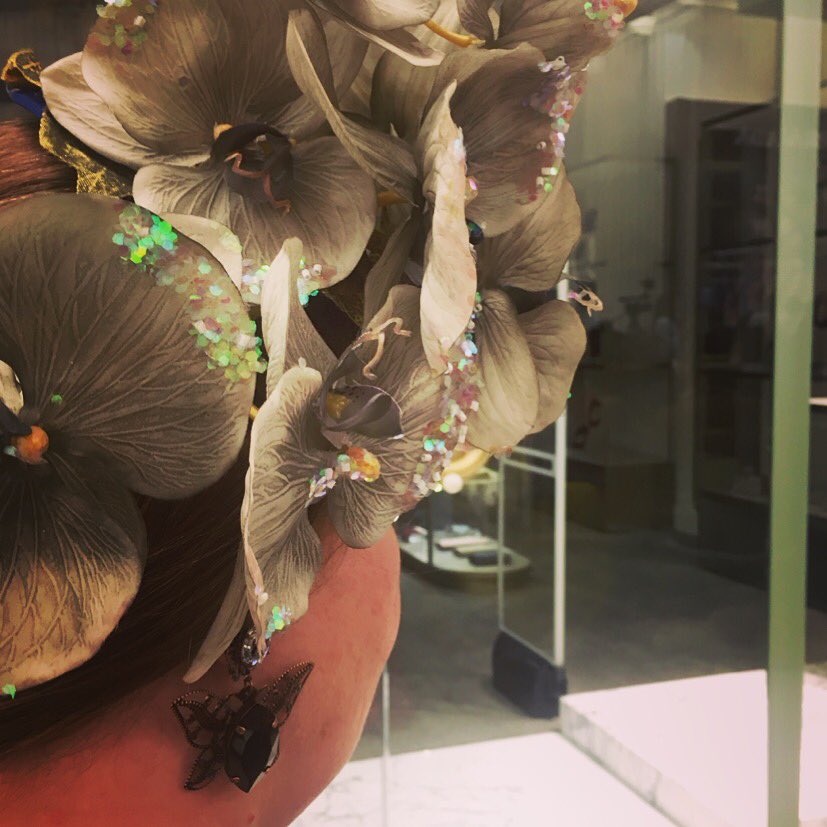 kevinfriedman's tweet photo. How fabulous is this #frankliwild #fascinator as proudly worn by @cheek2chic  at the #SAStyleAwards18 with @PalluSA https://t.co/XmIzkESXKv