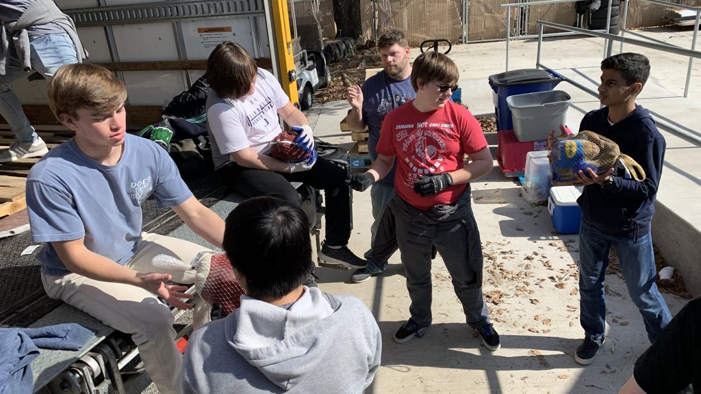 It’s an <a href="/oakridgeowls/">The Oakridge School</a> 🦃 brigade! Seniors and sophomores are loading trucks with thousands of turkeys that will go out in the community to help families celebrate Thanksgiving.