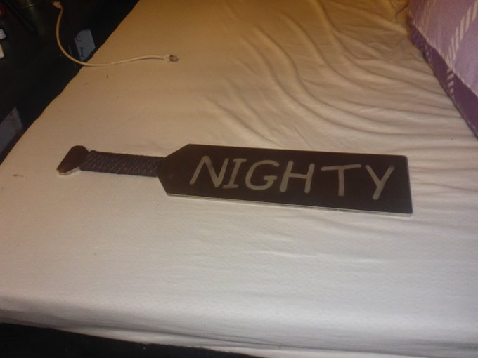 I got a package from the UK. It contained what's in the images below and a spreader bar. The spreader