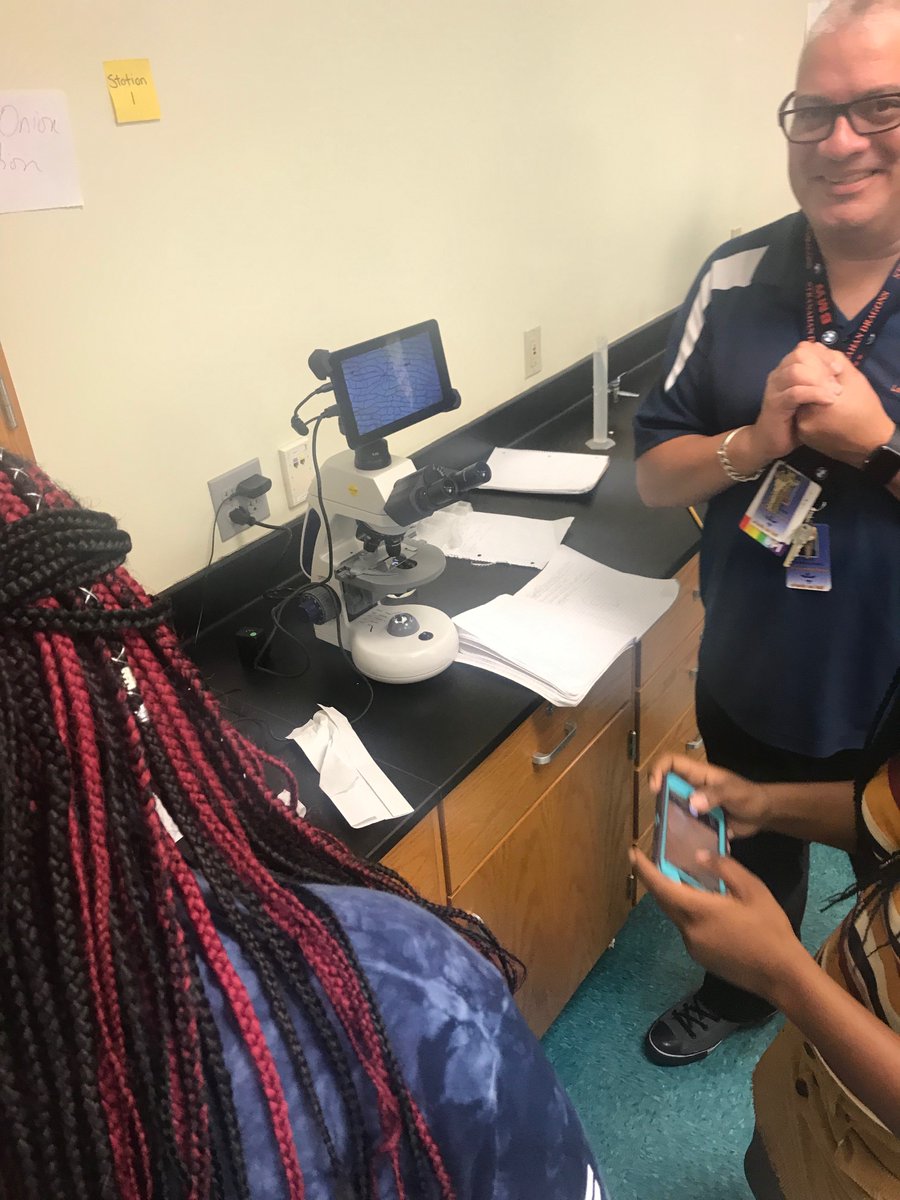 BrowardScience's tweet photo. Mr. Vega's Mighty Dragons examining mitosis with onion cells! @StranahanDragon @BrowardScience #Browardscience #science #browardschools https://t.co/tPuvc71PWb