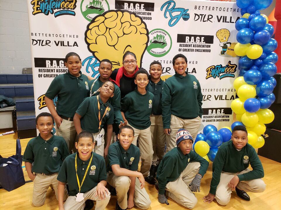 BeNobleGCMS's tweet photo. GCMS participating in the @thinkoutdablock Thanksgiving extravaganza! #thinkoutsidedablock #CommunityService #Beanoble #ThanksgivingWeek #Chicago #service #education #middleschool https://t.co/ultHeI9I9e