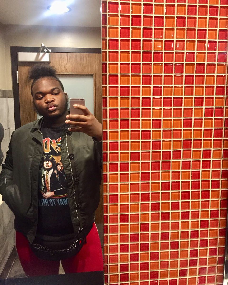 TruhMain's tweet photo. I’m the real Coca Cola I’m the one that pops off 🍾 https://t.co/iBlJzKiK7G