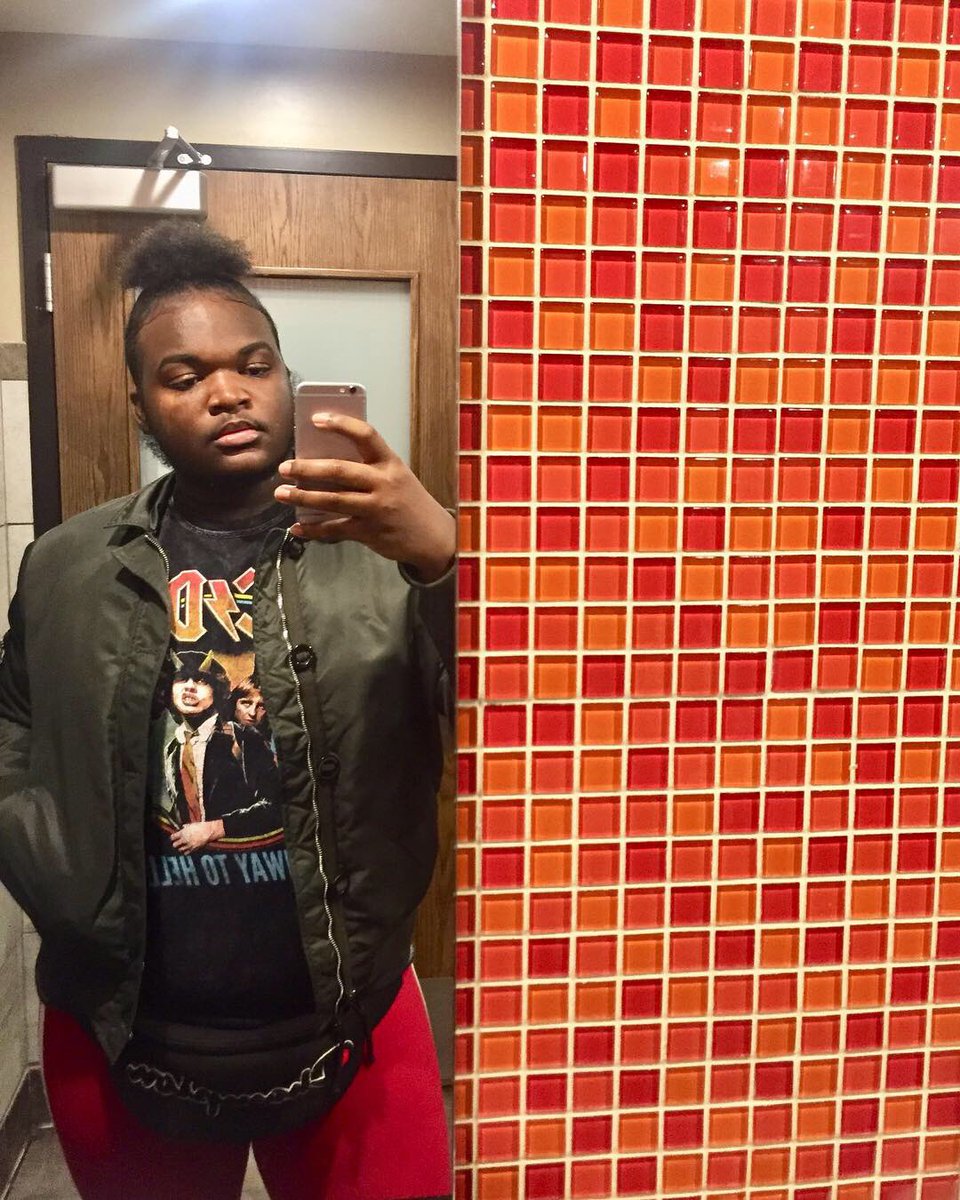 TruhMain's tweet photo. I’m the real Coca Cola I’m the one that pops off 🍾 https://t.co/iBlJzKiK7G