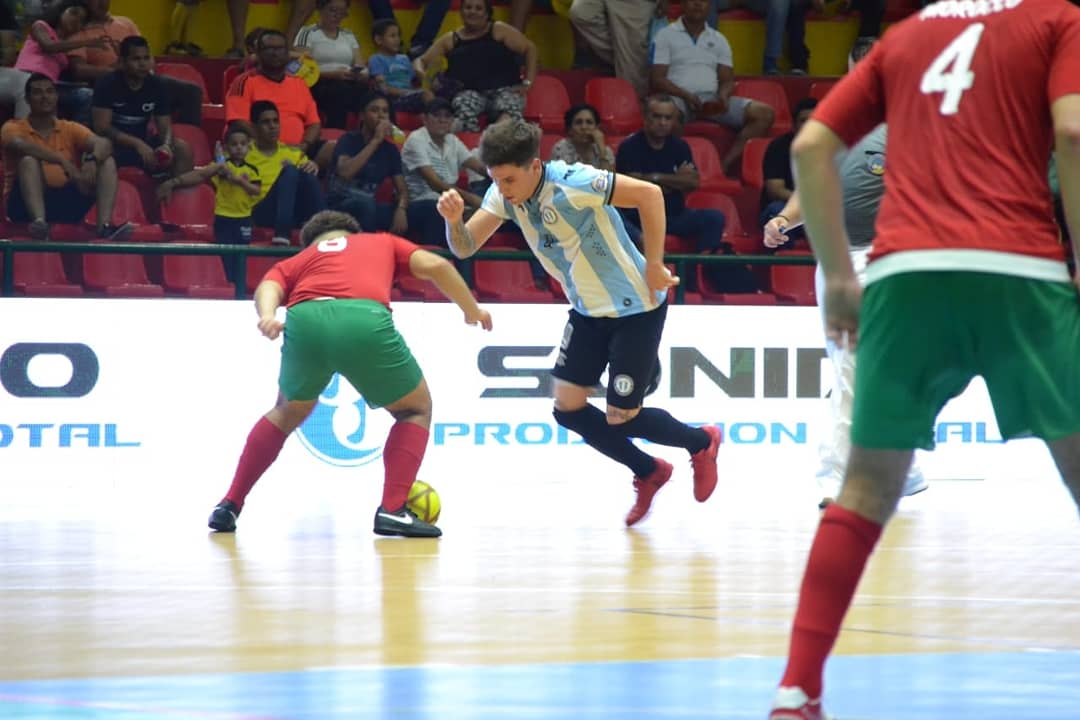 suelacaramelo's tweet photo. #MundialC20 ¡PISÓ FUERTE!

@argentinafutsal 🇦🇷 debutó con una goleada ante #Marruecos 🇲🇦. El conjunto del Beto Lucero lo superó  7 a 2 en una GRAN PRIMERA PRESENTACIÓN ¡VAMOS ARGENTINA!

#VamosArgentina #QueremosElBi #SuelaCaramelo #UsoObligatorio

 📸 Indupal https://t.co/HLTW299p6q