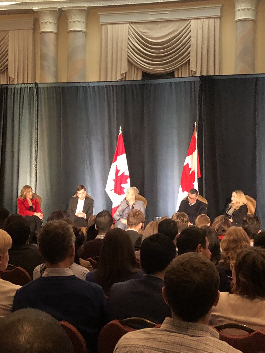 jo_dobson's tweet image. Discussion on data and democracy #DATApanel