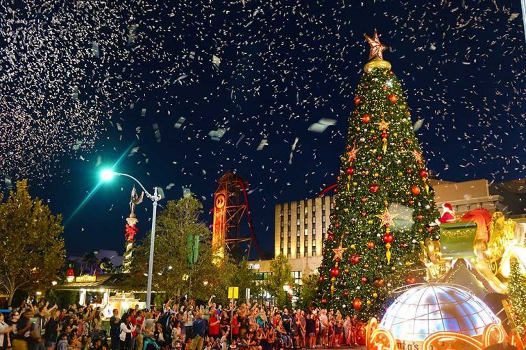 ThemeParkFrog's tweet photo. Our full guide to Universal Orlando holidays + Christmas in The Wizarding World of Harry Potter. -->  https://t.co/jXM1fBruyl https://t.co/oVN5gsiI5i