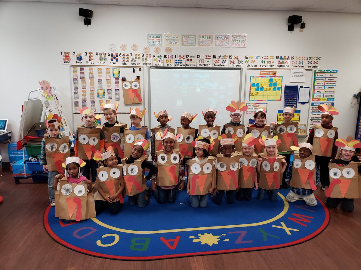BrandiGray1981's tweet photo. Happy Thanksgiving from all my Thanksgiving turkey friends! #riverdalerising #kindergarten https://t.co/gqFnTmjYro