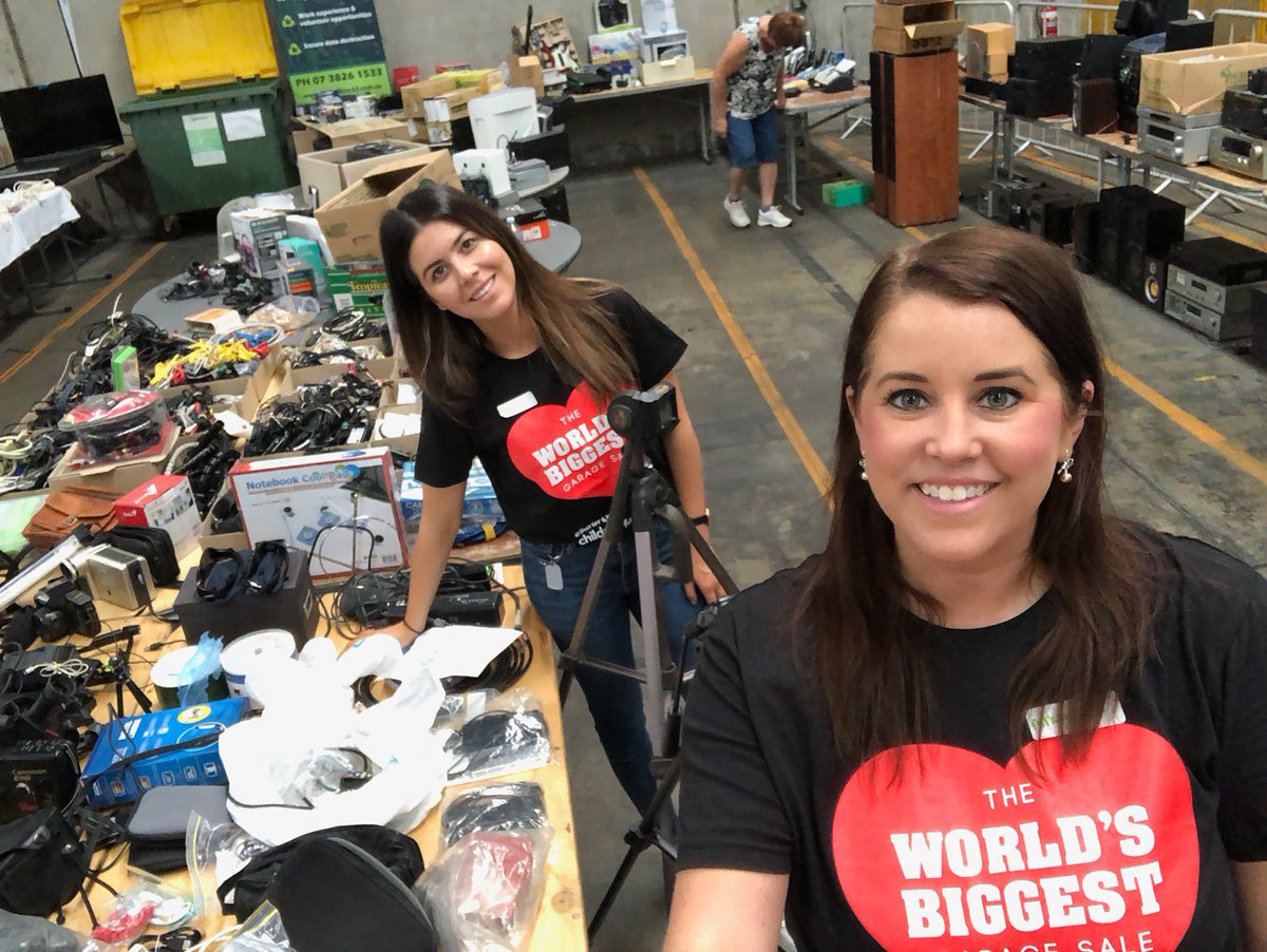 Data3Limited's tweet photo. Data#3 staff volunteered at the @WBGS_Global last week! The Brisbane-based community event, encourages people to bring their unused or unwanted household goods for resale, creating purposeful profit. #Data3Community https://t.co/VggoHkuPWS