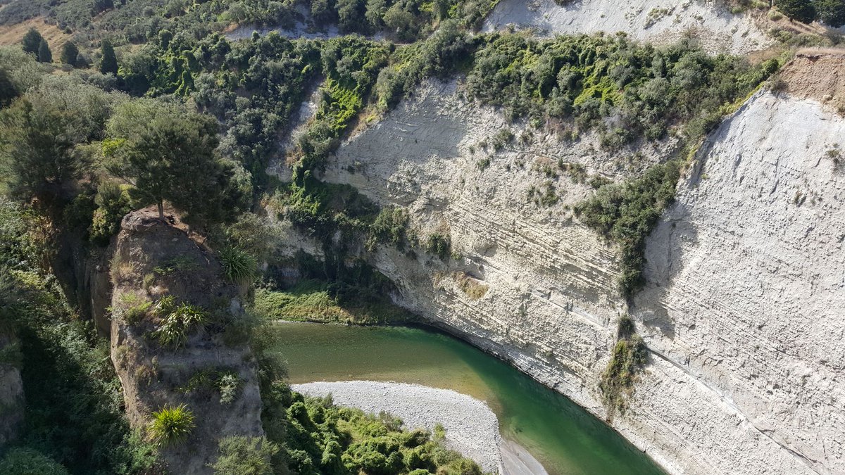 sowewander's tweet image. We've got 3 great reasons why you should take the #NorthernExplorer train from #Wellington to #Auckland. Number 1? Those views 😍 buff.ly/2DwbFTu @KiwiRail