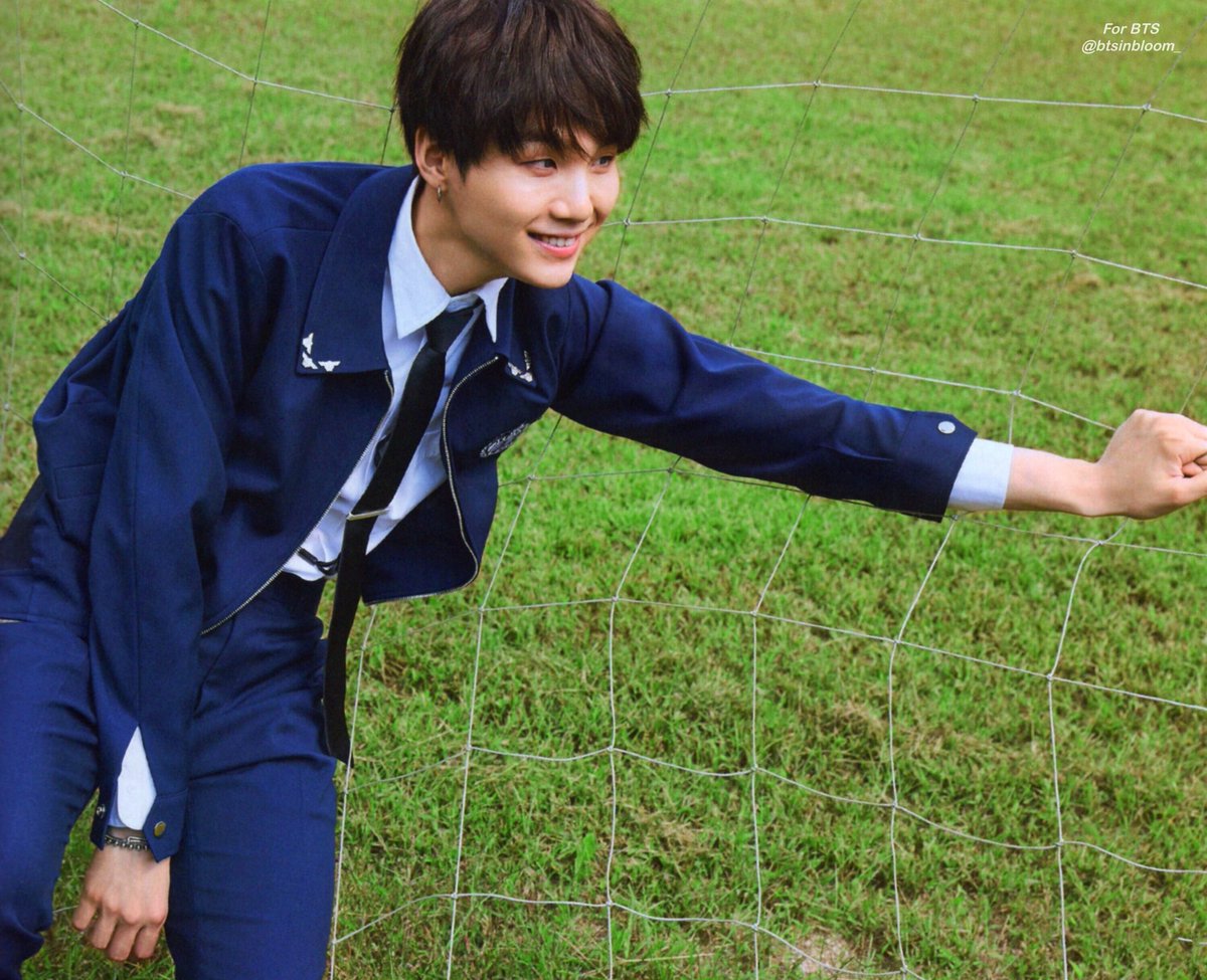 minjiiminie's tweet photo. Min Yoongi? The captain of the soccer team? https://t.co/rqqDHg1fyc