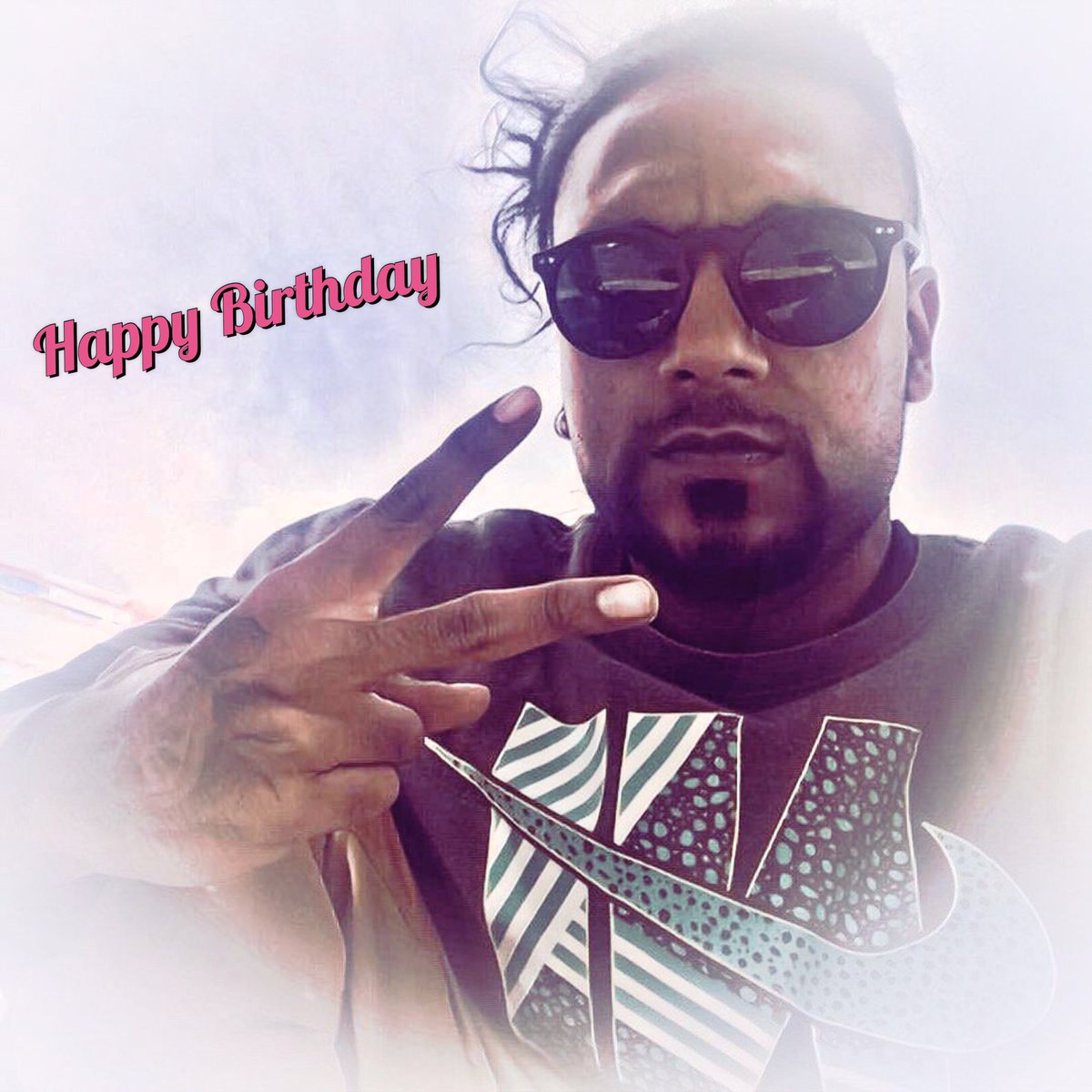 swetabhandari's tweet image. May you continue to love life and never stop dreaming, May beauty and happiness surround you, not today, but always #HappyBirthdayKaran @KaranDarra