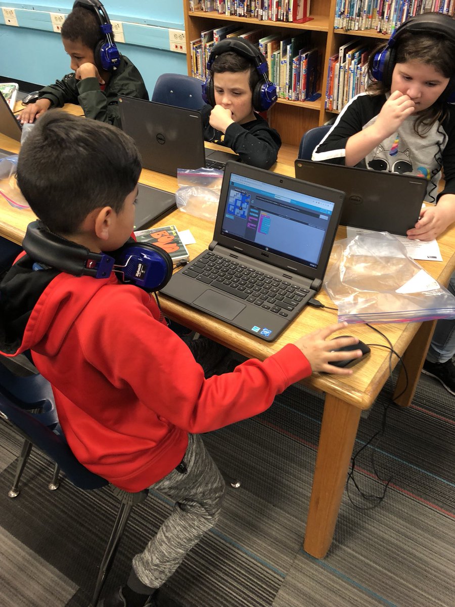 LuffLMC's tweet photo. @Robinsonsheroes taking their first steps on the #HourOfCode in Library today!!! https://t.co/oV4N5chfiT