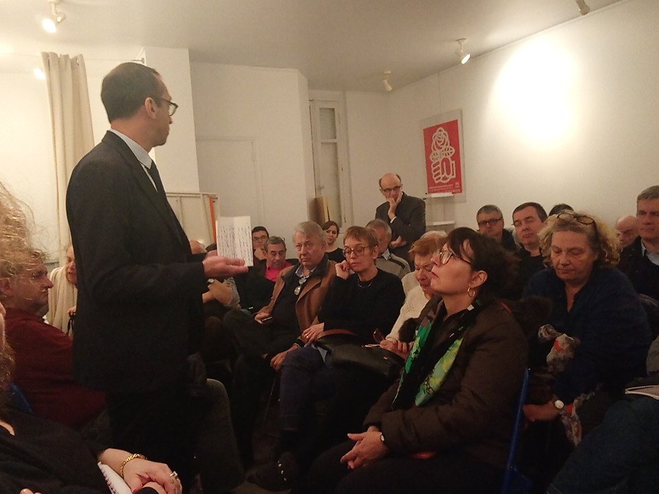 PS15_Convention's tweet photo. @RemiFeraud présente sa candidature pour notre fédération devant une salle très pleine ! https://t.co/8eK78suoQC