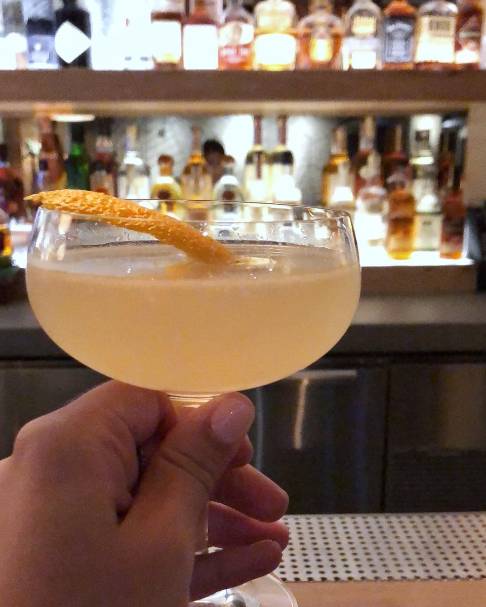 BeatrixMarket's tweet photo. Every week should start off #happy! Join us at Beatrix Market (23 E. Jackson Blvd) daily from 2-5PM for cocktails, select wine pours &amp; beer. https://t.co/QFlv5OF37a