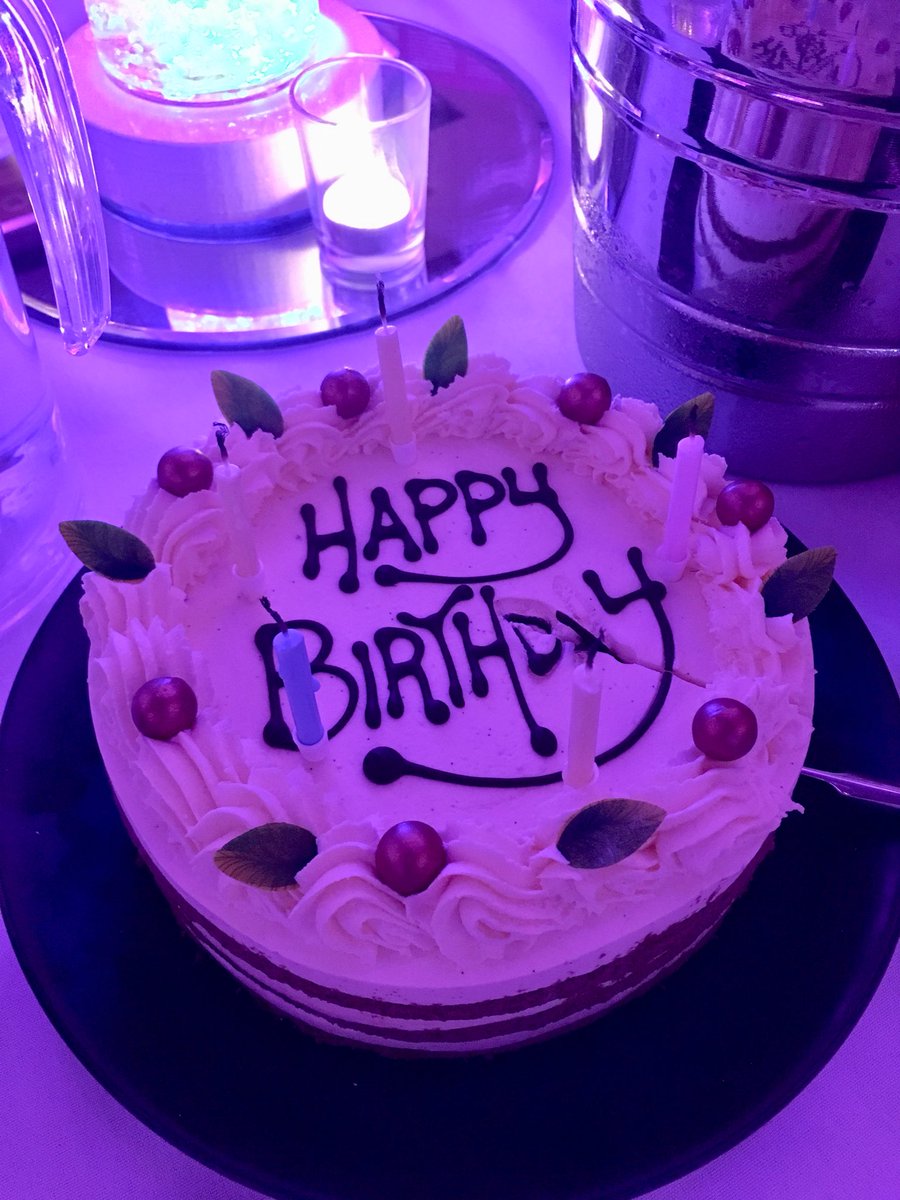 CreativeMindsIC's tweet photo. Great start to the @EmployeeOwned #UKEOawards - a birthday cake! Thank you ☺️ https://t.co/I0kthCPxMF