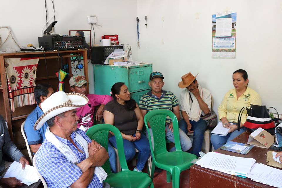La señora Idaly Garzon Miranda Gestora Social del Municipio visito el Corregimiento de Bilbao para socializar con los Presidentes de Juntas de Acción Comunal de este sector, la realización del homenaje al Campesino este sábado 24 de Noviembre en Planadas Parque los Fundadores.