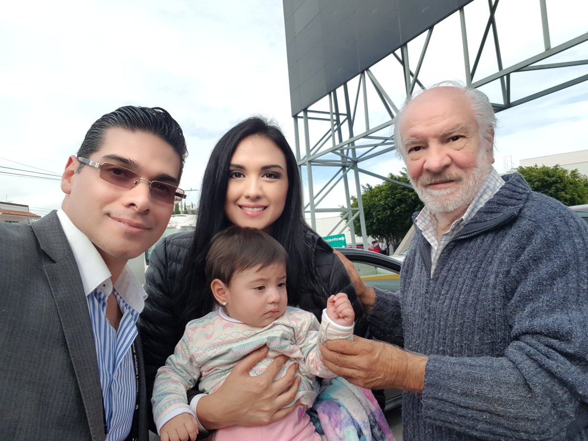 LUISBRAVOCAS's tweet photo. Con el Dr. Alejandro Pedroza Meléndez. Ícono de la ciencia en Mexico. Puebla Mex. https://t.co/b9dVteuutD