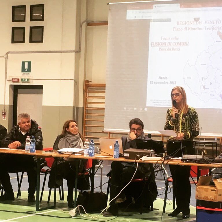 DonazzanElena's tweet photo. Ora a Nanto, per promuovere la #fusione tra i Comuni di Nanto, Longare e Castegnero da cui nascerà il nuovo Comune di Pieve dei Berici!
#Nanto #Longare #Castegnero
#PievedeiBerici https://t.co/dNKibbaL2O