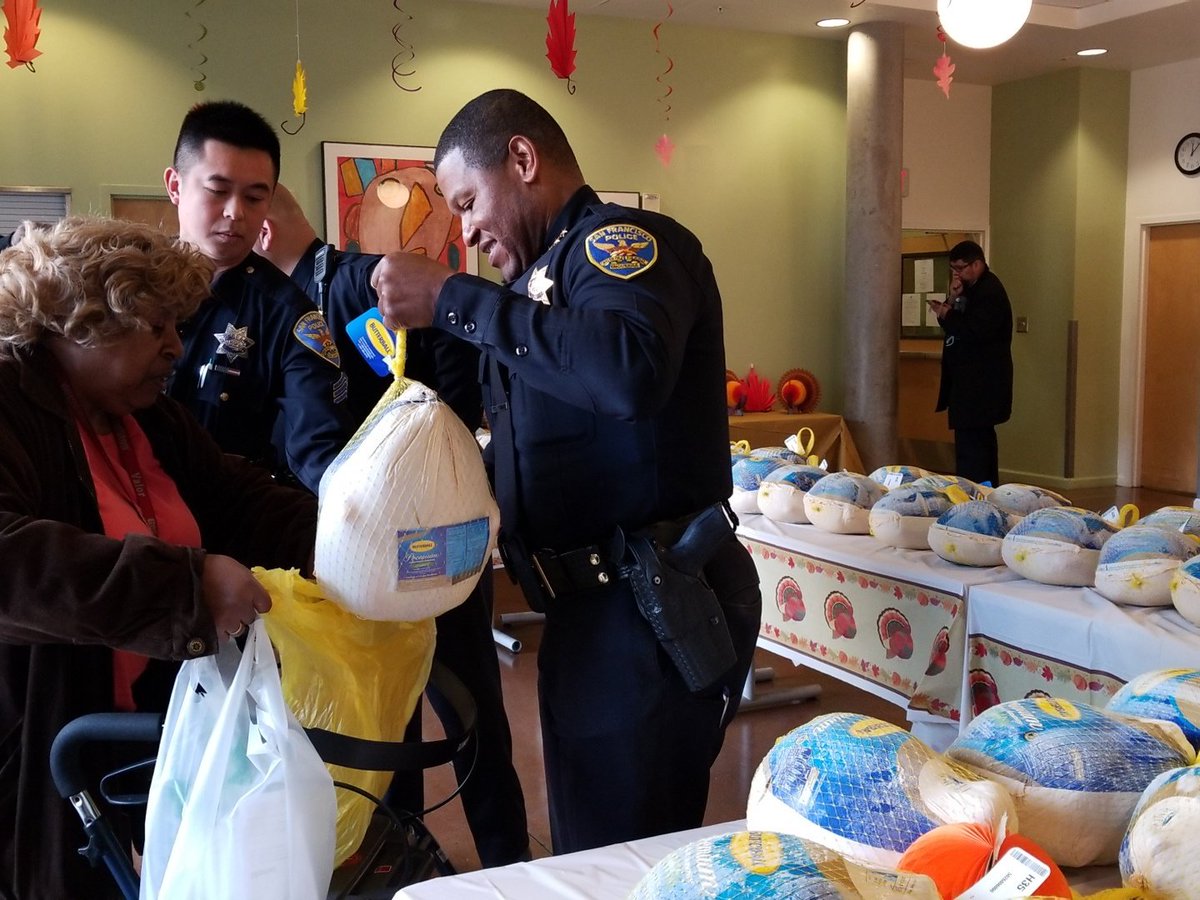 SFPDCares's tweet photo. Turkey Giveaway at 390 Valencia St. #SFPD #SFPDCARES @1YCEU @SFPDChief https://t.co/1AokAt79Yh