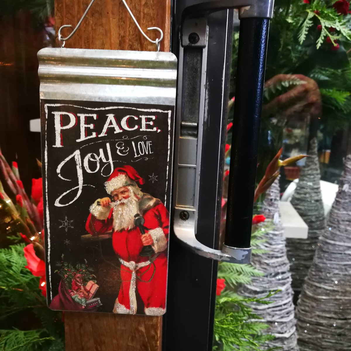 Not just flowers, Camerons Flower Shop has your Christmas decor! Come see our huge collection of beautiful, well crafted items for your own home or for gifting! While you're down here drop an entry into our Teddy Bear giveaway draw!
#kwawesome #MondayMotivation #kitchener