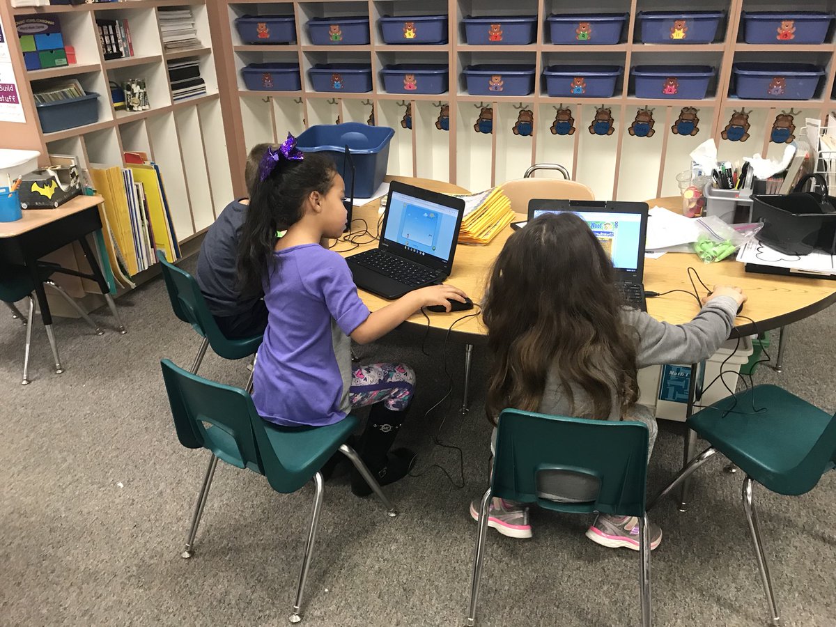 Differentiation in kindergarten PLB!! Students are working to improve individual skills! #makingeverydaycount #DCshines #smartyants <a href="/TweetMeCES/">Charlotte Elementary School</a> <a href="/joutlaw13/">Julie Outlaw</a> <a href="/Andrea1981/">Andrea Rawls</a>
