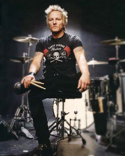 Clixfotorock's tweet photo. #UnDiaComoHoy de 1960 nace Matt Sorum
Musico, baterista formó parte de The Cult; de Guns N' Roses. Debutó con Guns N' Roses en Use Your Illusion I y II.
🔥🎼🔥
#mattsorum #thecult #gunsnroses #drummer #slash #useyourillusion  #velvetrevolver #contraband #libertad https://t.co/Dr0s0GGSyw