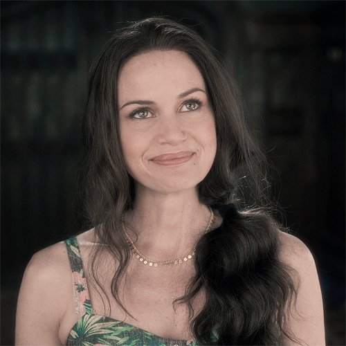 ellie on Twitter: "her hair! her clothes! olivia crain was such an icon with all her talents and dreams, she really didn't deserve what happened to her… https://t.co/JhxOhzIVmD"