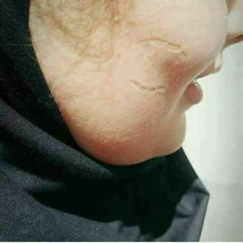 قحصني في خدي فحلي.أحححح 😗