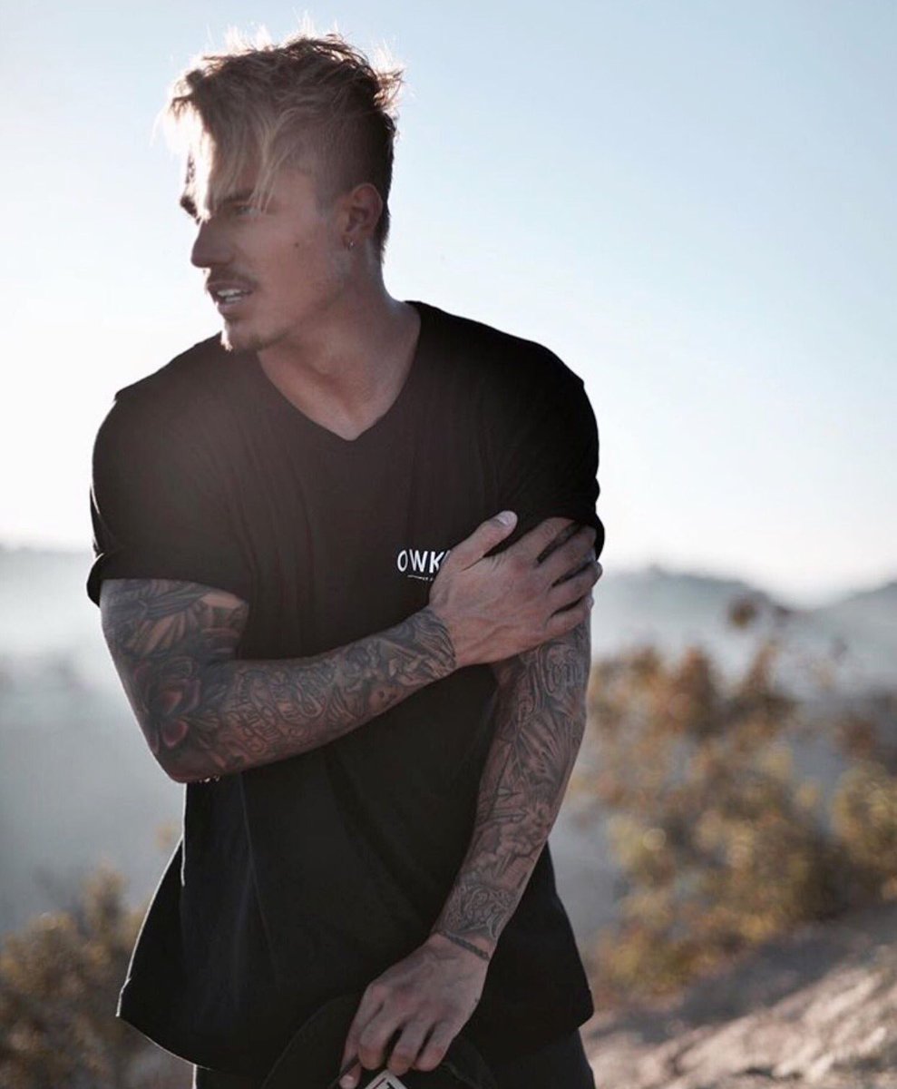 OwkayClothing's tweet photo. Have you received your #BlackFriday 24hr early access Email? 👀 If not be sure to Sign up to our Newsletter 📧 to Never miss out again ~ Via our Website Homepage || https://t.co/1RuzmoAwtf

#Owkay #OwkayClothing #JohnnyEdlind #MensStyle #MensFashion #MaleInfluencer https://t.co/RJwwBFXqiy