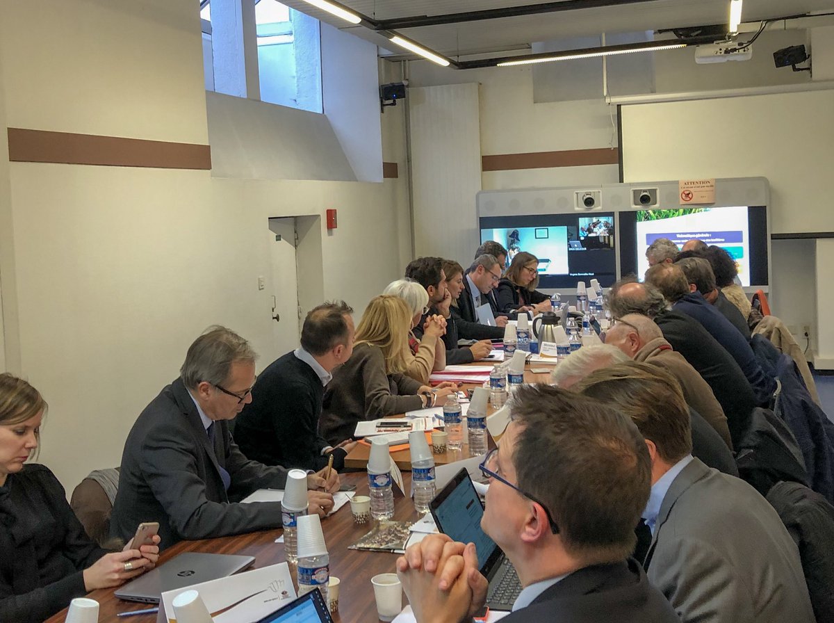 GuillaumeGelle's tweet photo. Aujourd'hui nous recevions à l’@universitereims la #DGSIP et la #DGRI @sup_recherche pour parler #Bioeconomie et #Sante dans le cadre du dialogue strategique et de gestion expérimental, en prés. d'un grand nombre de nos partenaires
#Formation #Recherche #innovation #Territoire https://t.co/ea5L2tIw8Z