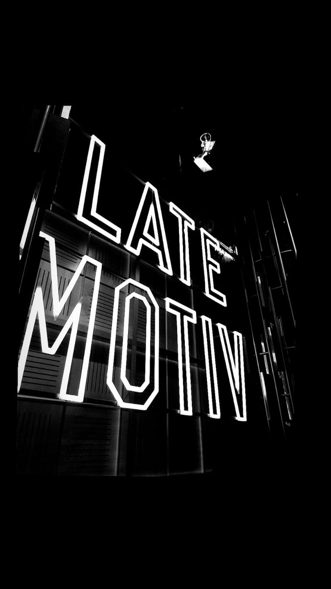 Esta noche <a href="/AuroraBetrayers/">Aurora&TheBetrayers</a> en <a href="/LateMotivCero/">Late Motiv en Movistar+</a> de <a href="/Buenafuente/">Andreu Buenafuente</a> presentando su último disco #Tuneoutthenoise
y el #jueves; 
notikumi.com/channel/aurora…