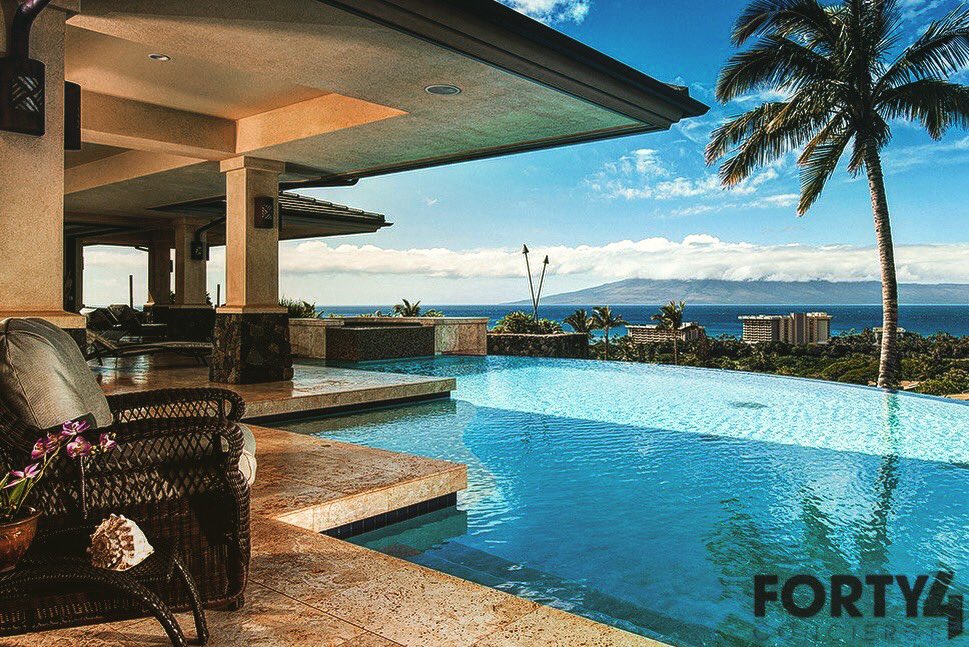 Forty4Concierge's tweet photo. Excited to announce that booking your vacations with us means you’re traveling in @Virtuoso style!! Room upgrades, resort credits, complimentary breakfast and much more #forty4concierge #enjoymoreworryless #travel #virtuosomember https://t.co/1x0ddsiZnS