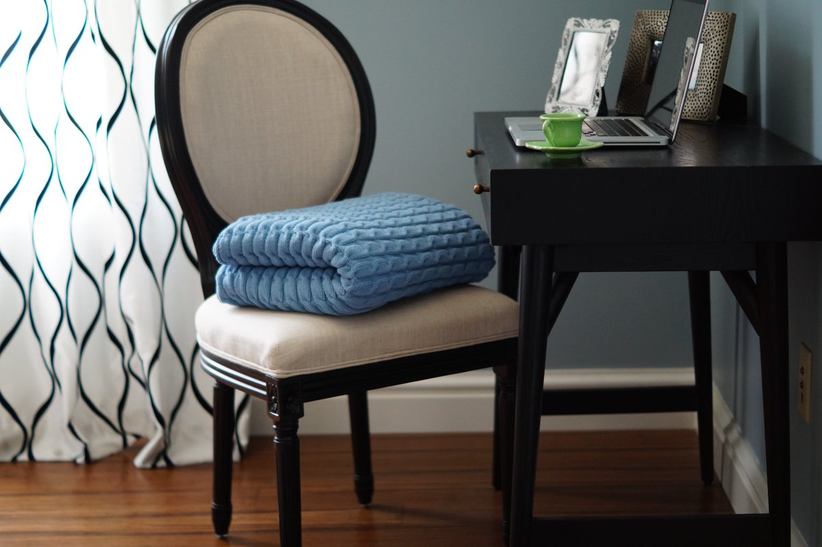 a_knitting's tweet photo. This knitted blanket makes for a perfect addition across the back of your favorite chair or folded at the foot of your bed. It will certainly add a natural, casual look to your home decor. https://t.co/SykSbWllfq https://t.co/SwSmAt3sOo