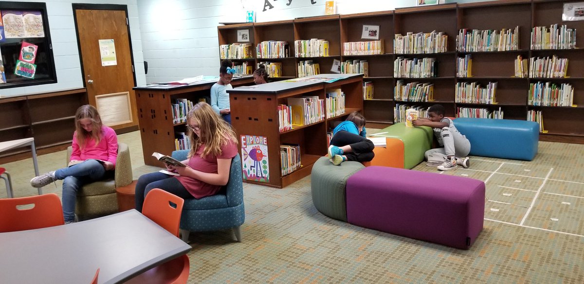 smmcfate's tweet image. It&apos;s a little easier to find the rest of the @STEAMatOakdale #BattleOfTheBooks team this afternoon. I believe ALL of us are #ThankfulForSchoolLibraries at times like these! #RHSDLibraries #MyRockHillStory